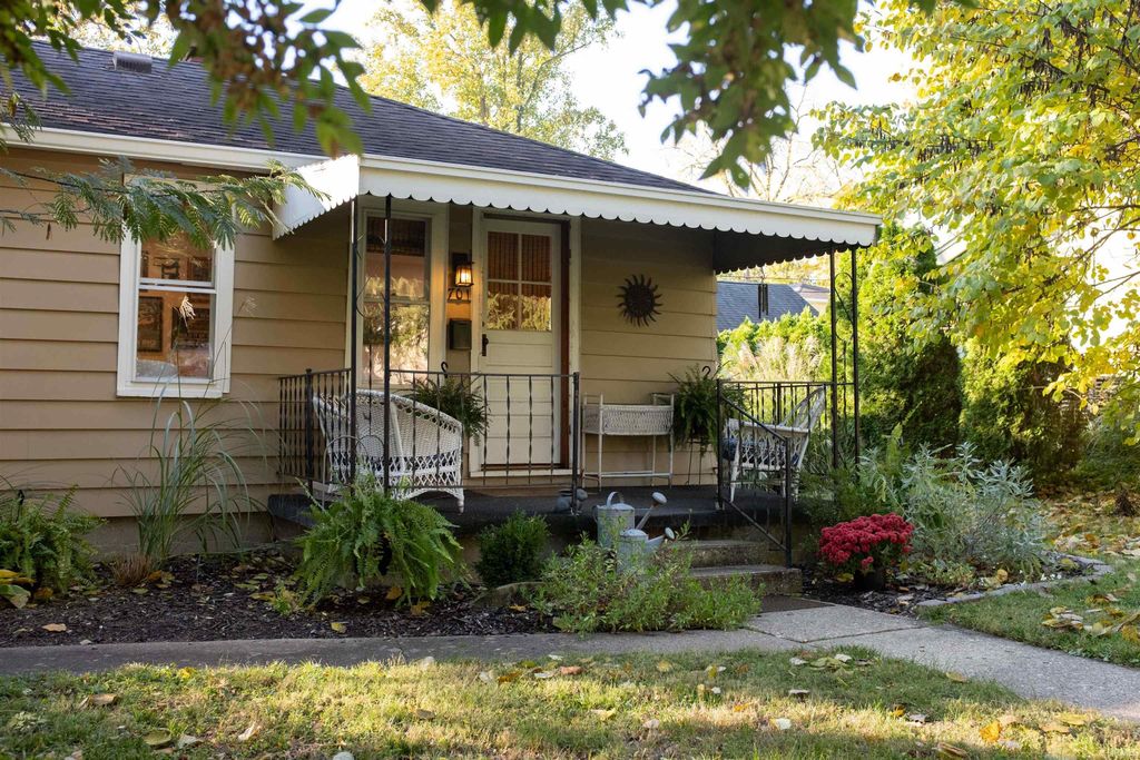 Photo of 701 W 4th Street, Bloomington, IN 47404 (MLS # 202544453)