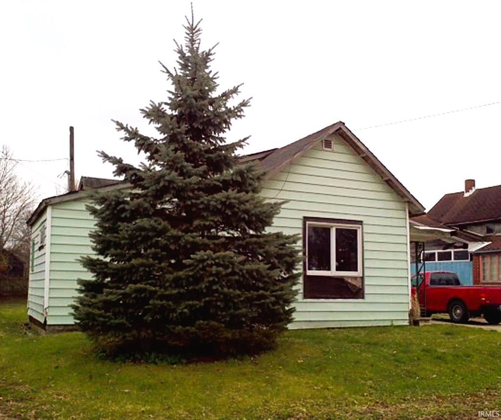 Photo of 403 S River Road Extension, North Manchester, IN 46962 (MLS # 202608851)