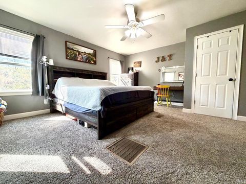 Tiny photo for 702 Pinhook Road, Bedford, IN 47421 (MLS # 202612514)