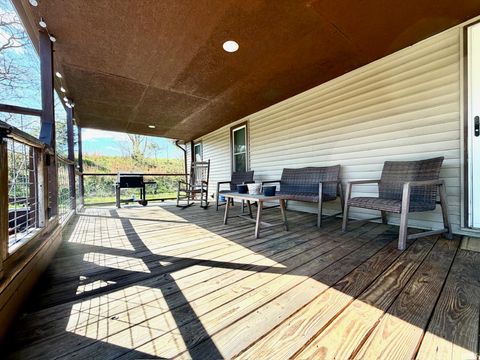 Tiny photo for 702 Pinhook Road, Bedford, IN 47421 (MLS # 202612514)