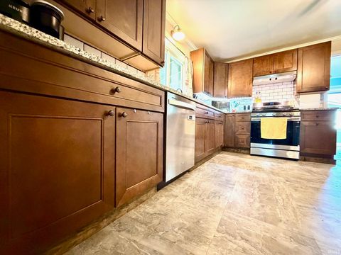 Tiny photo for 702 Pinhook Road, Bedford, IN 47421 (MLS # 202612514)