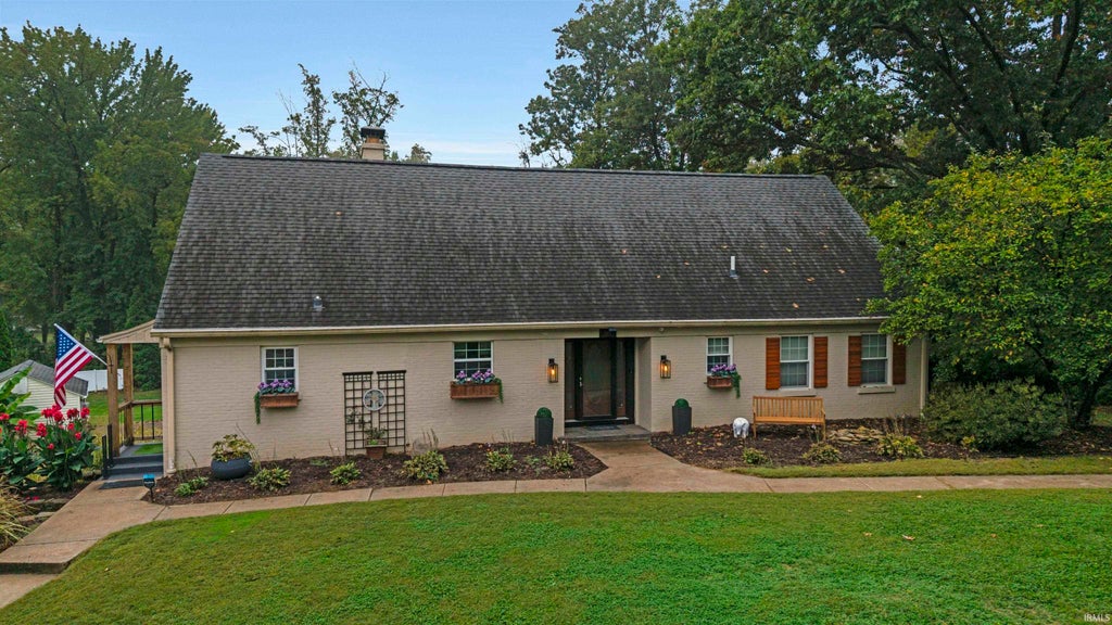 Photo of 6401 Newburgh Road, Evansville, IN 47715 (MLS # 202643157)