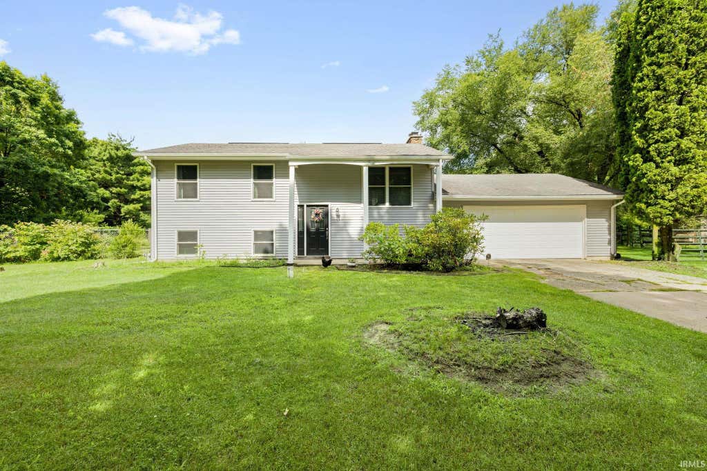 Photo of 54161 Ash Road, Osceola, IN 46561 (MLS # 202625053)