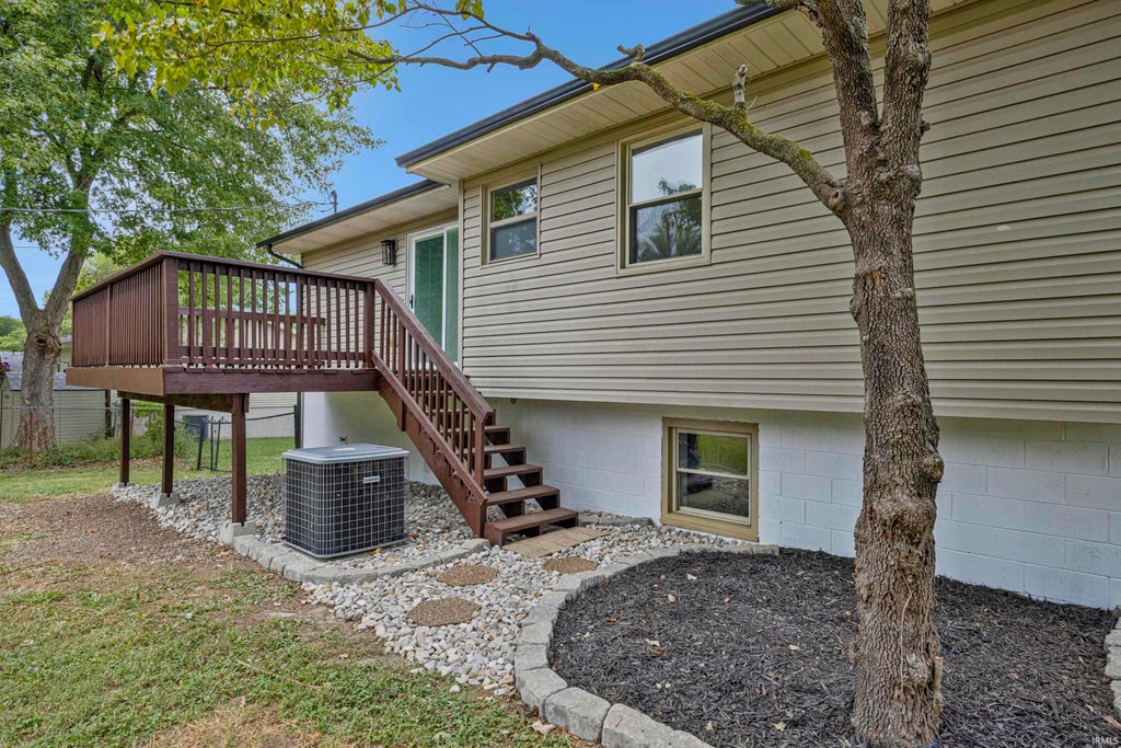 Photo of 7255 Oakdale Drive, Newburgh, IN 47630 (MLS # 202639609)