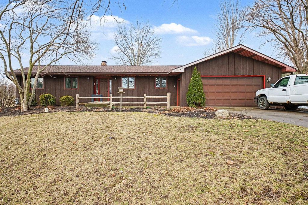 Photo of 24261 County Road 126, Goshen, IN 46526 (MLS # 202607521)