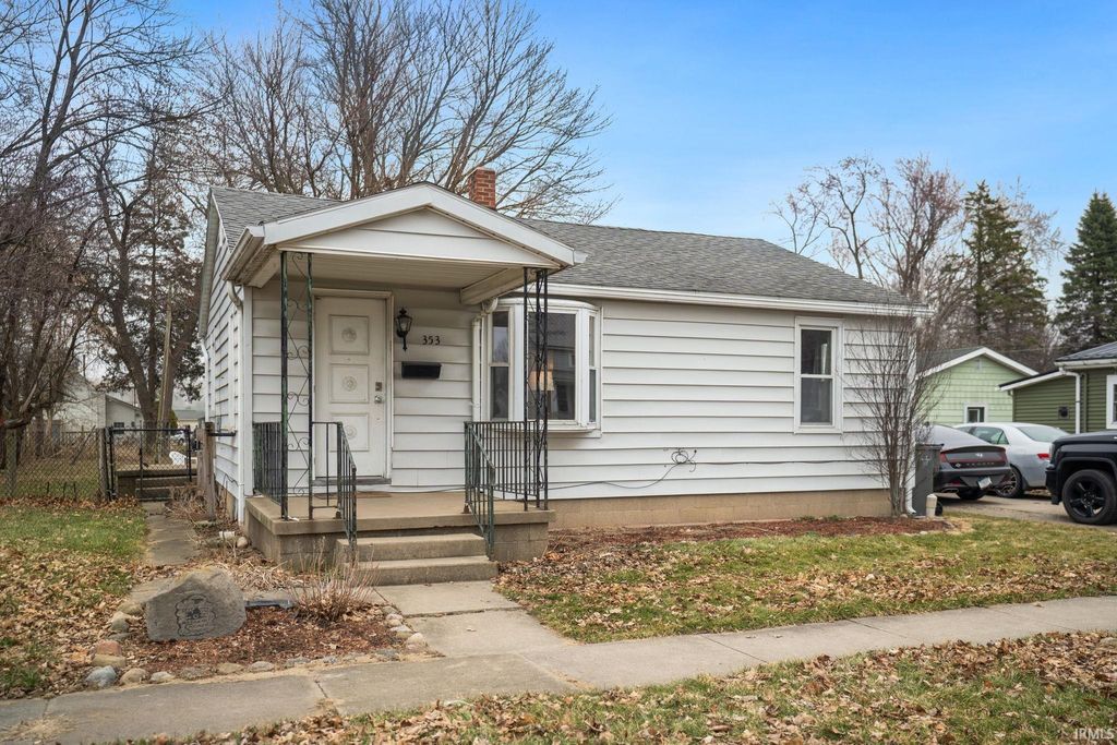 Photo of 353 S Nappanee Street, Nappanee, IN 46550 (MLS # 202607531)