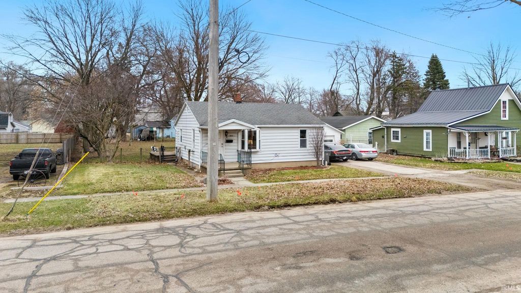 Photo of 353 S Nappanee Street, Nappanee, IN 46550 (MLS # 202607531)