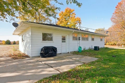 Tiny photo for 2550 W Business 30 Road, Columbia City, IN 46725 (MLS # 202644955)