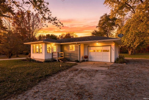 Tiny photo for 2550 W Business 30 Road, Columbia City, IN 46725 (MLS # 202644955)