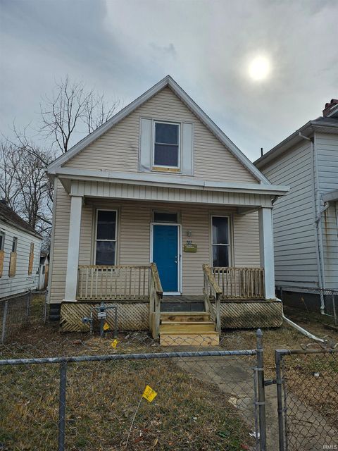 707 E Iowa Street, Evansville, IN 47711 - #: 202517578