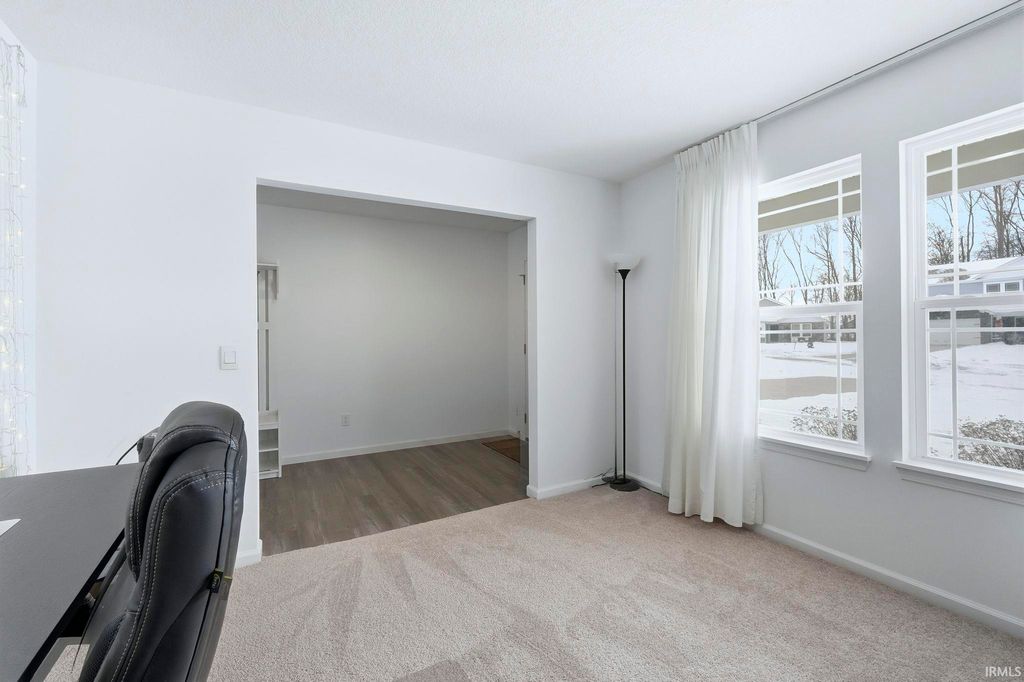 Photo of 1224 Mount Isa Place, Fort Wayne, IN 46845 (MLS # 202549014)