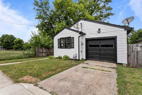 Photo of 404 E Vaile Avenue, Kokomo, IN 46901 (MLS # 202546111)