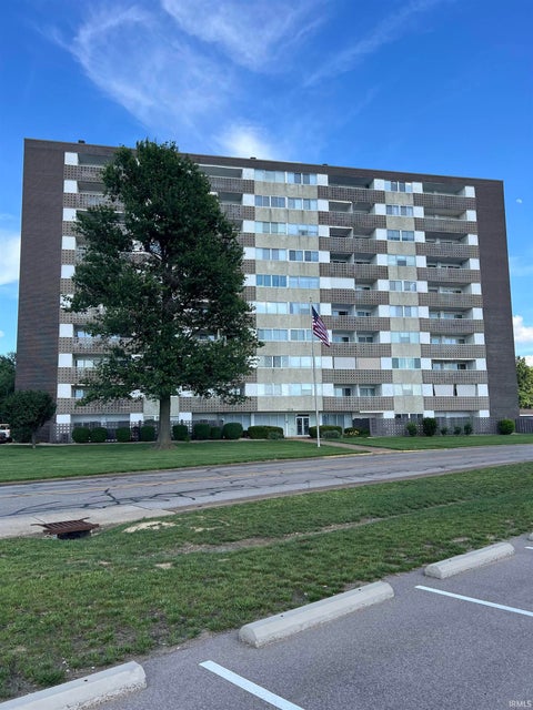 Photo of 1100 Erie Avenue #409, Evansville, IN 47715 (MLS # 202624875)