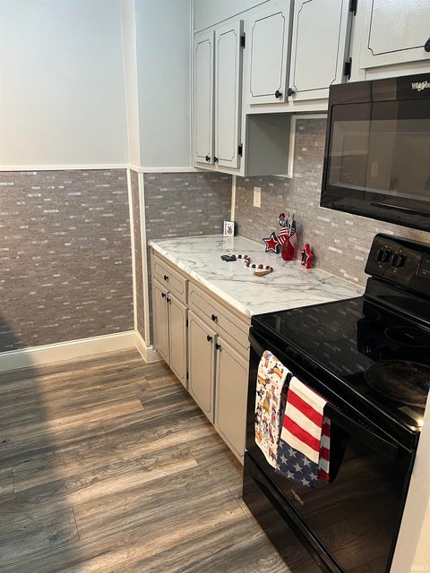 Tiny photo for 1100 Erie Avenue #409, Evansville, IN 47715 (MLS # 202624875)