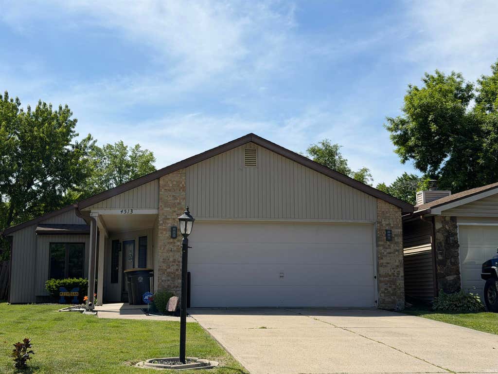 Photo of 4513 E Shenandoah Circle, Fort Wayne, IN 46835 (MLS # 202621699)
