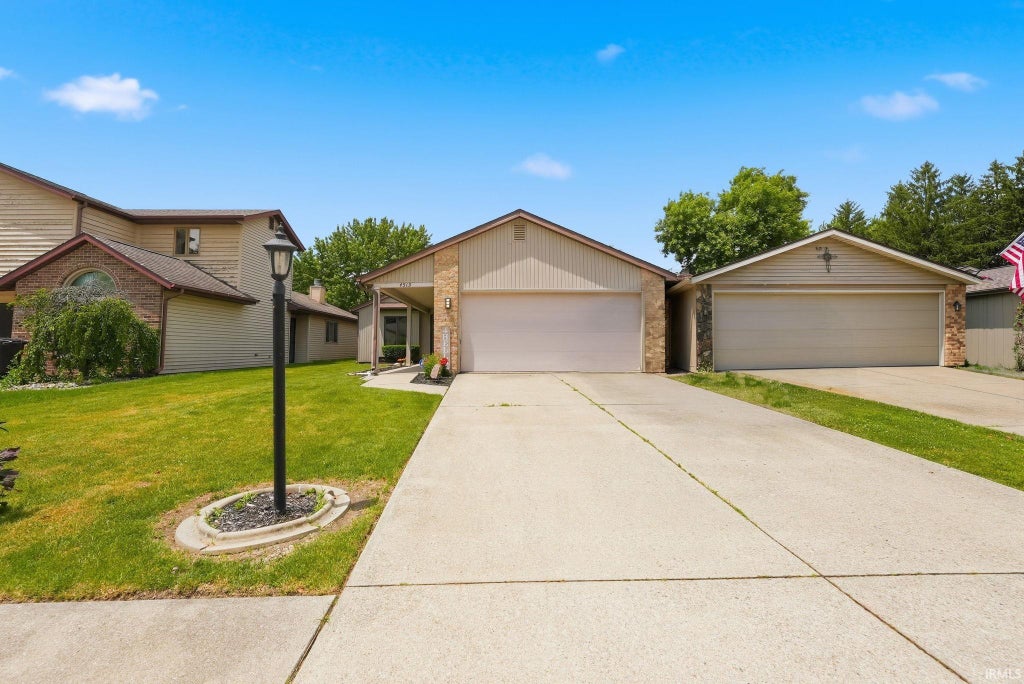 Photo of 4513 E Shenandoah Circle, Fort Wayne, IN 46835 (MLS # 202621699)