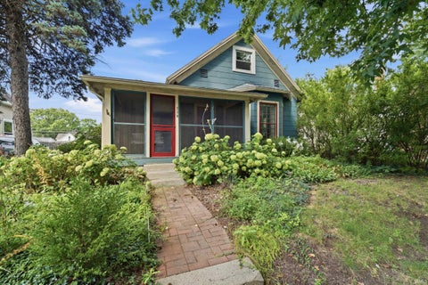 Photo of 718 S 10Th Street, Lafayette, IN 47905 (MLS # 202636198)