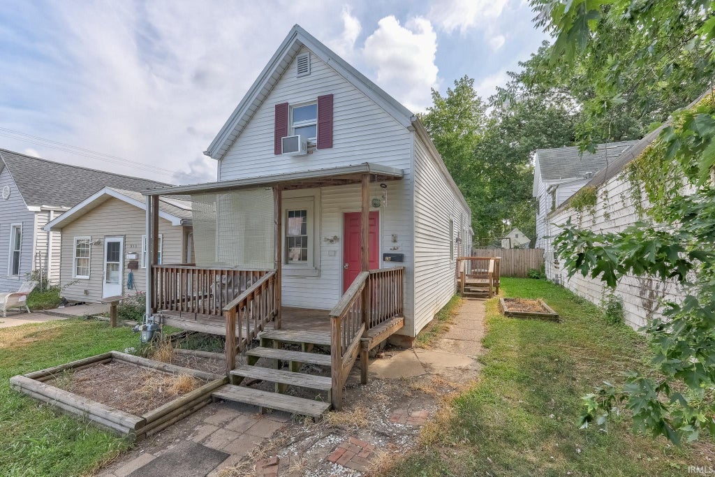 Photo of 917 Mary Street, Evansville, IN 47710 (MLS # 202637223)