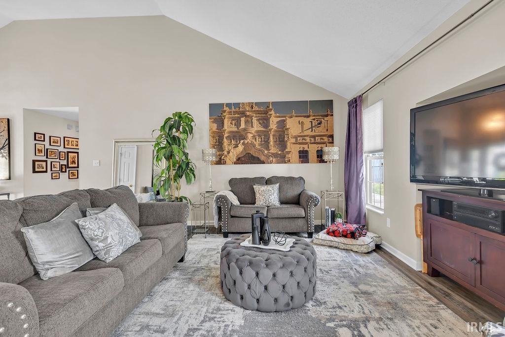 3244 S Southern Oaks Drive