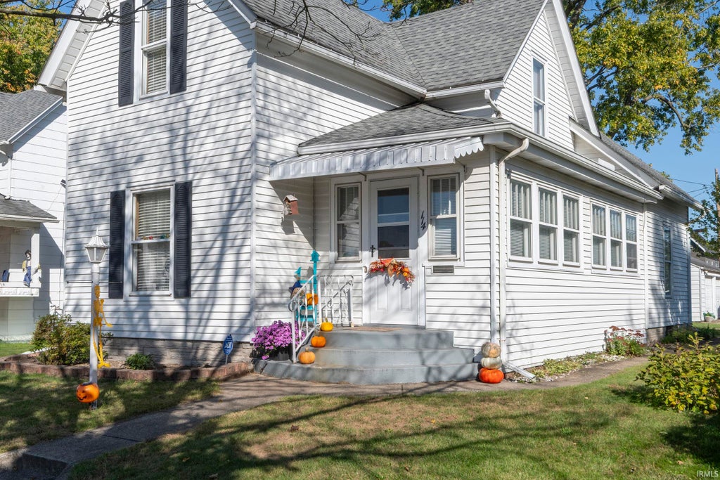 Photo of 114 W Battell Street, Mishawaka, IN 46545 (MLS # 202641869)