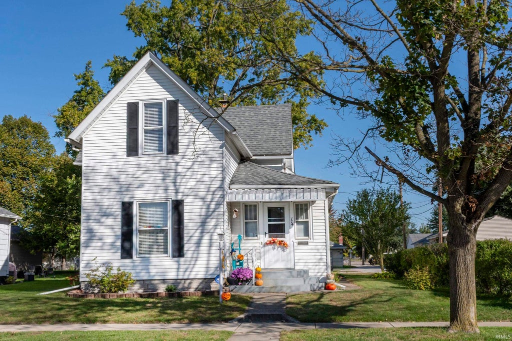 Photo of 114 W Battell Street, Mishawaka, IN 46545 (MLS # 202641869)