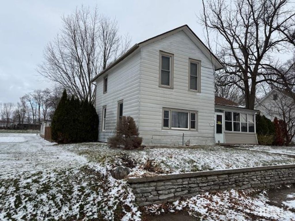 Photo of 1208 W Quincy Street, Garrett, IN 46738 (MLS # 202547553)