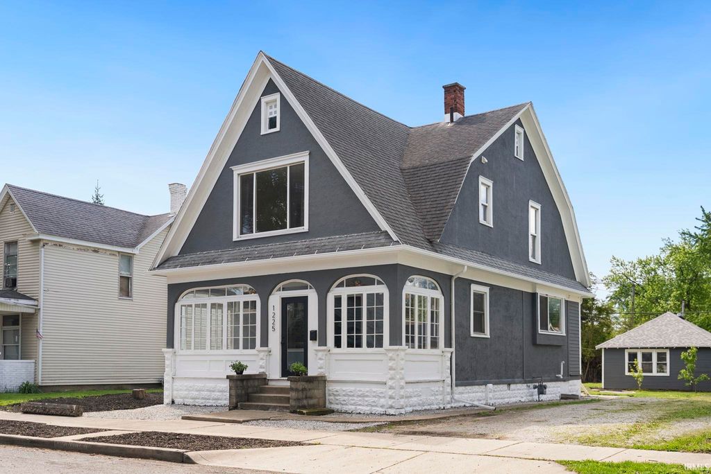 Photo of 1225 Huestis Avenue, Fort Wayne, IN 46807 (MLS # 202616517)