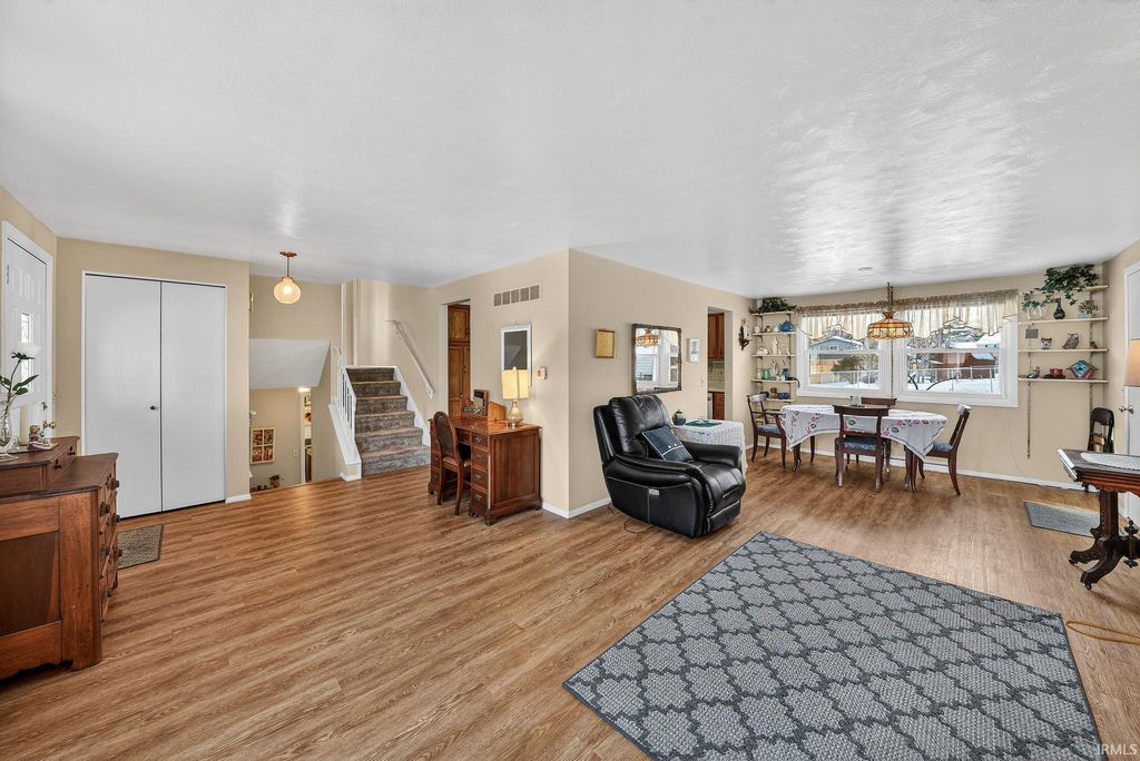 Photo of 1519 Brookwood Drive, Elkhart, IN 46514 (MLS # 202602571)