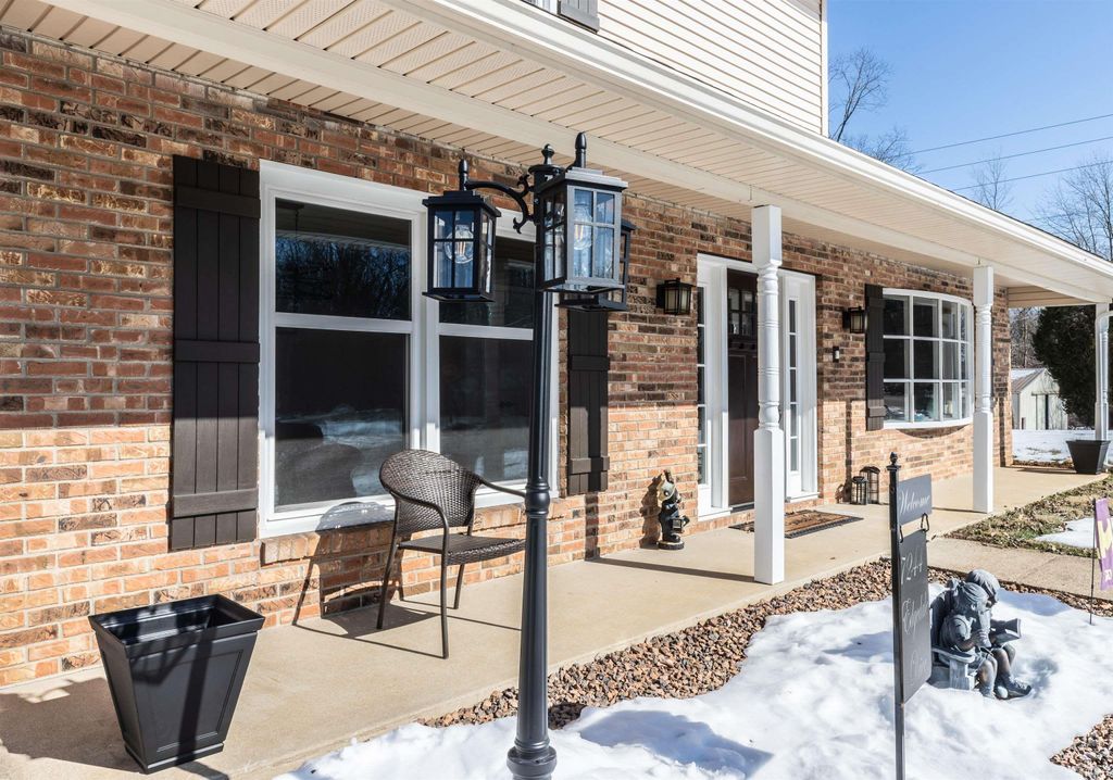 Photo of 7244 Edgedale Drive, Newburgh, IN 47630 (MLS # 202604331)