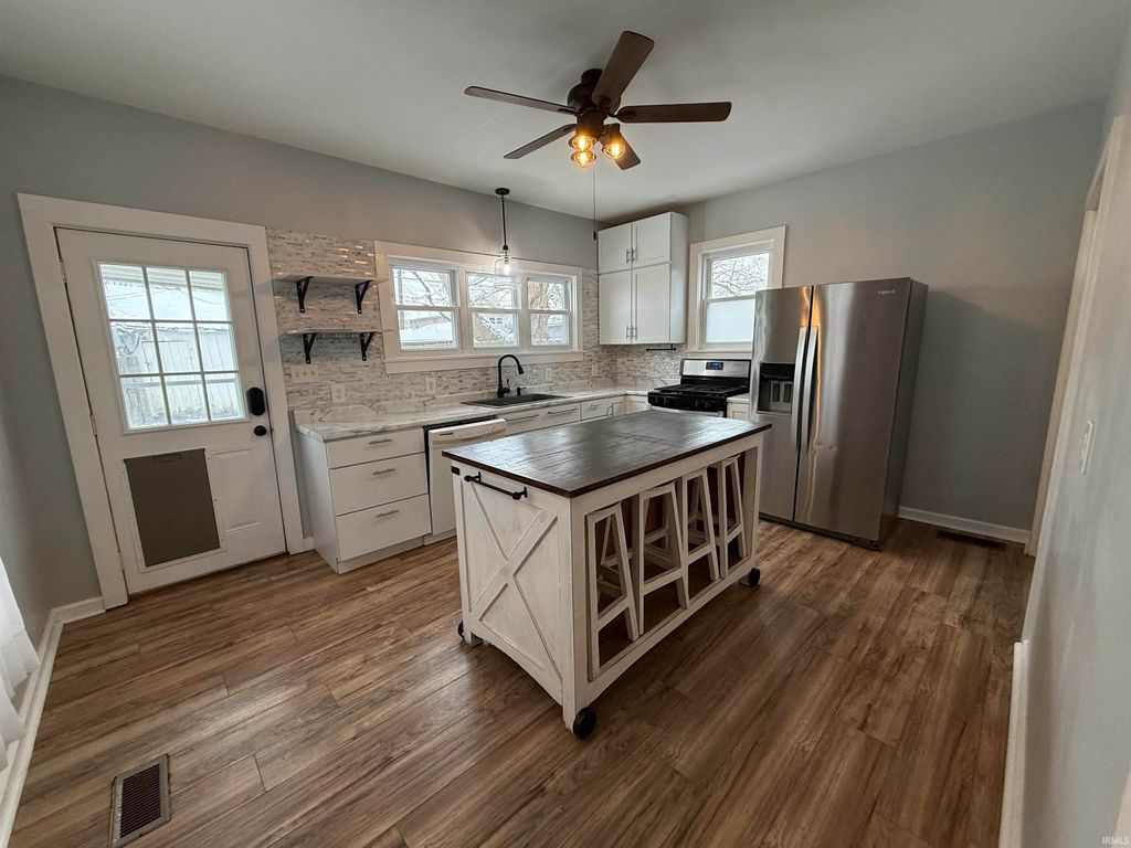 Photo of 1618 Stinson Avenue, Evansville, IN 47712 (MLS # 202548109)