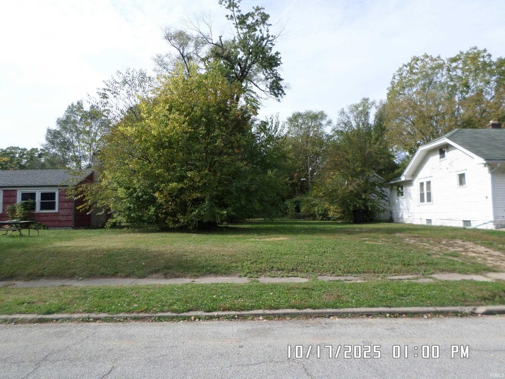 Photo of 1305 N Johnson Street, South Bend, IN 46628 (MLS # 202640985)