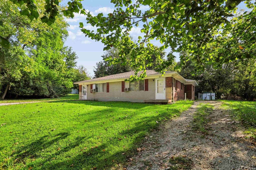 Photo of 1612 N Willis Drive, Bloomington, IN 47404 (MLS # 202638398)