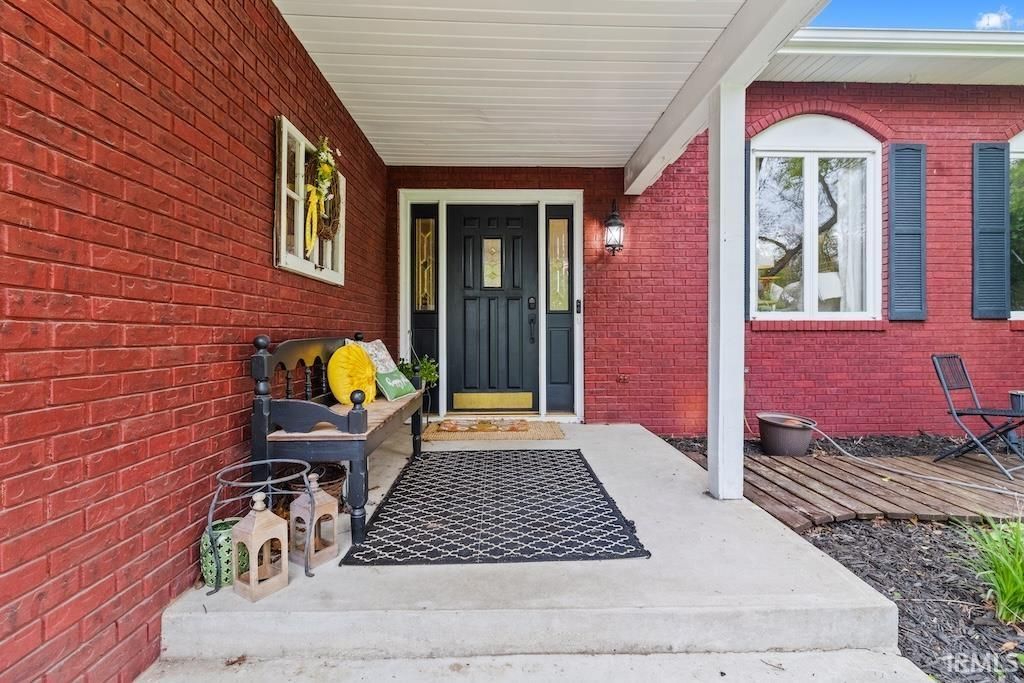 Photo of 53040 Glenmoor Street, Elkhart, IN 46514 (MLS # 202616077)