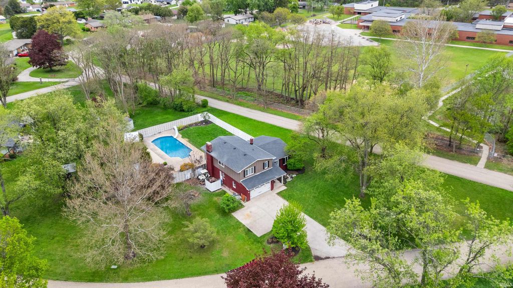 Photo of 53040 Glenmoor Street, Elkhart, IN 46514 (MLS # 202616077)