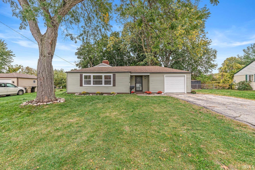 Photo of 1719 Hilltop Drive, South Bend, IN 46614 (MLS # 202643187)