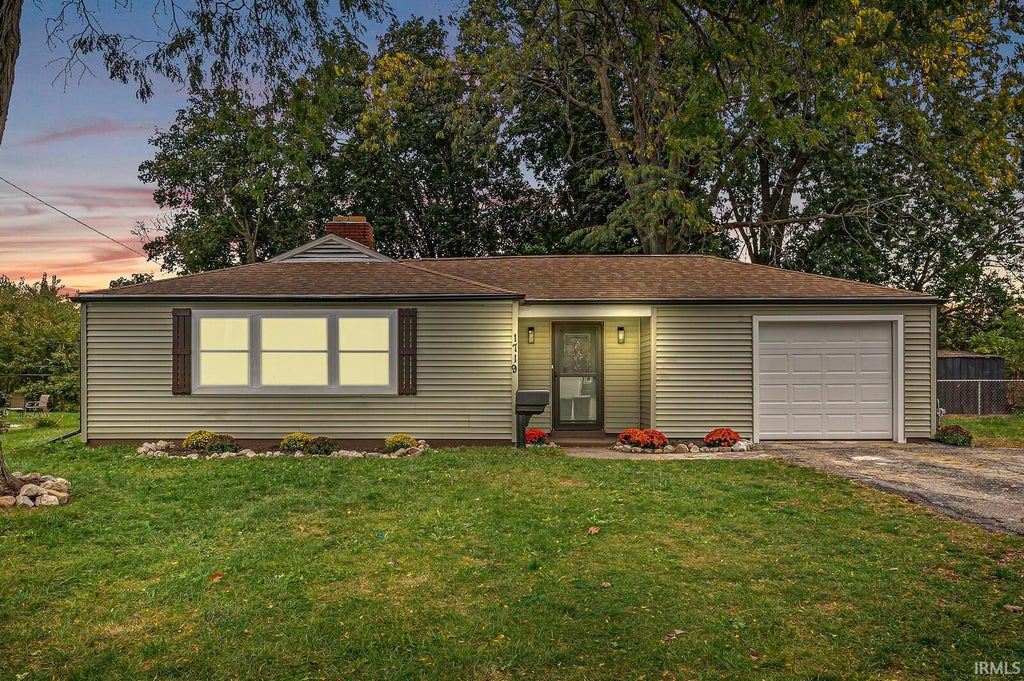 Photo of 1719 Hilltop Drive, South Bend, IN 46614 (MLS # 202643187)