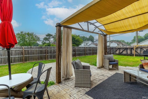 Tiny photo for 929 E Berry Street, Fort Wayne, IN 46803 (MLS # 202628956)