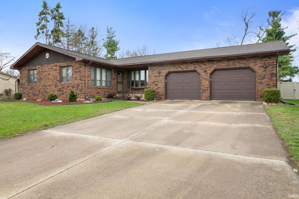 Photo of 413 S Brook Avenue, Mishawaka, IN 46544 (MLS # 202611383)