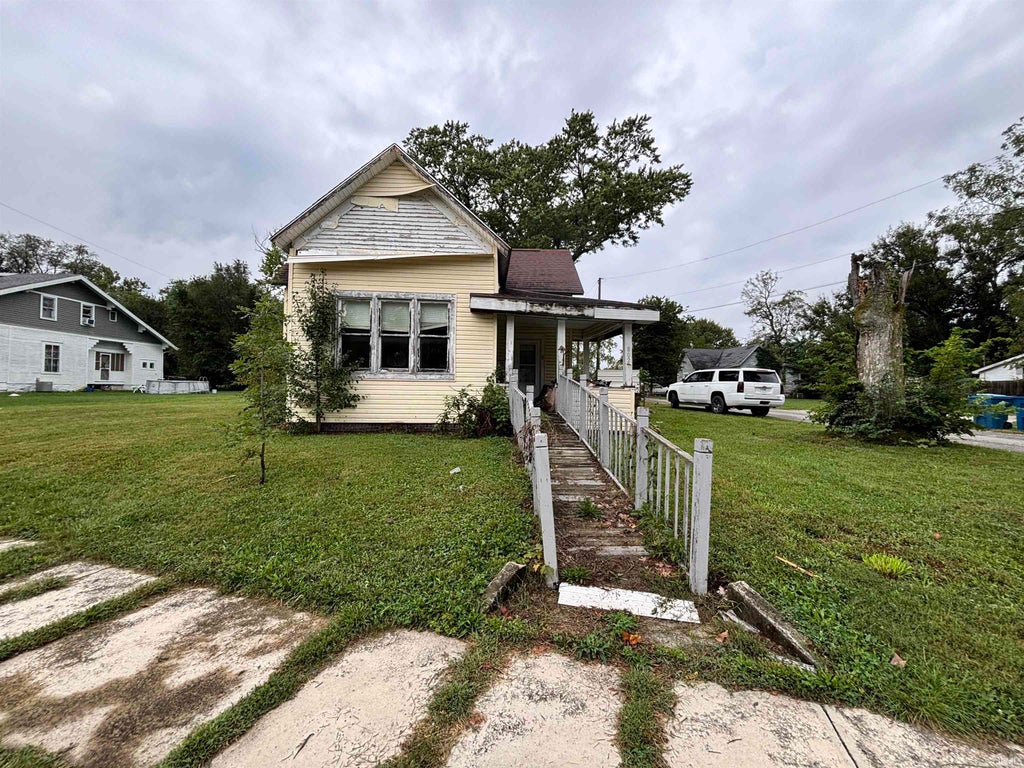 Photo of 802 Henley Avenue, Fairmount, IN 46928 (MLS # 202642379)