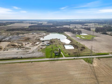 Photo of 5290 N State Road 15 Road, Warsaw, IN 46582 (MLS # 202612256)