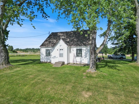 Tiny photo for 5290 N State Road 15 Road, Warsaw, IN 46582 (MLS # 202612256)