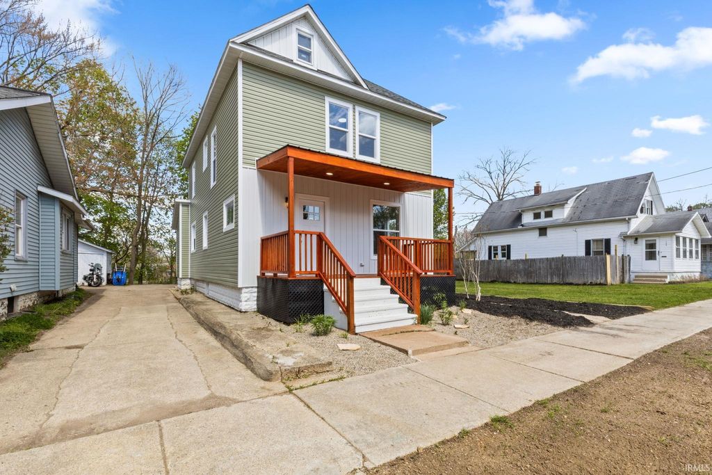 Photo of 182 S Shore Drive, Elkhart, IN 46516 (MLS # 202614115)