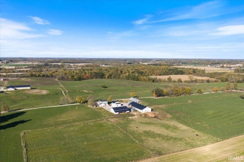 Tiny photo for 8635 E 400 South Street, Hamilton, IN 46742 (MLS # 202643609)