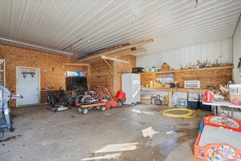 Tiny photo for 8635 E 400 South Street, Hamilton, IN 46742 (MLS # 202643609)