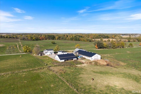 Tiny photo for 8635 E 400 South Street, Hamilton, IN 46742 (MLS # 202643609)