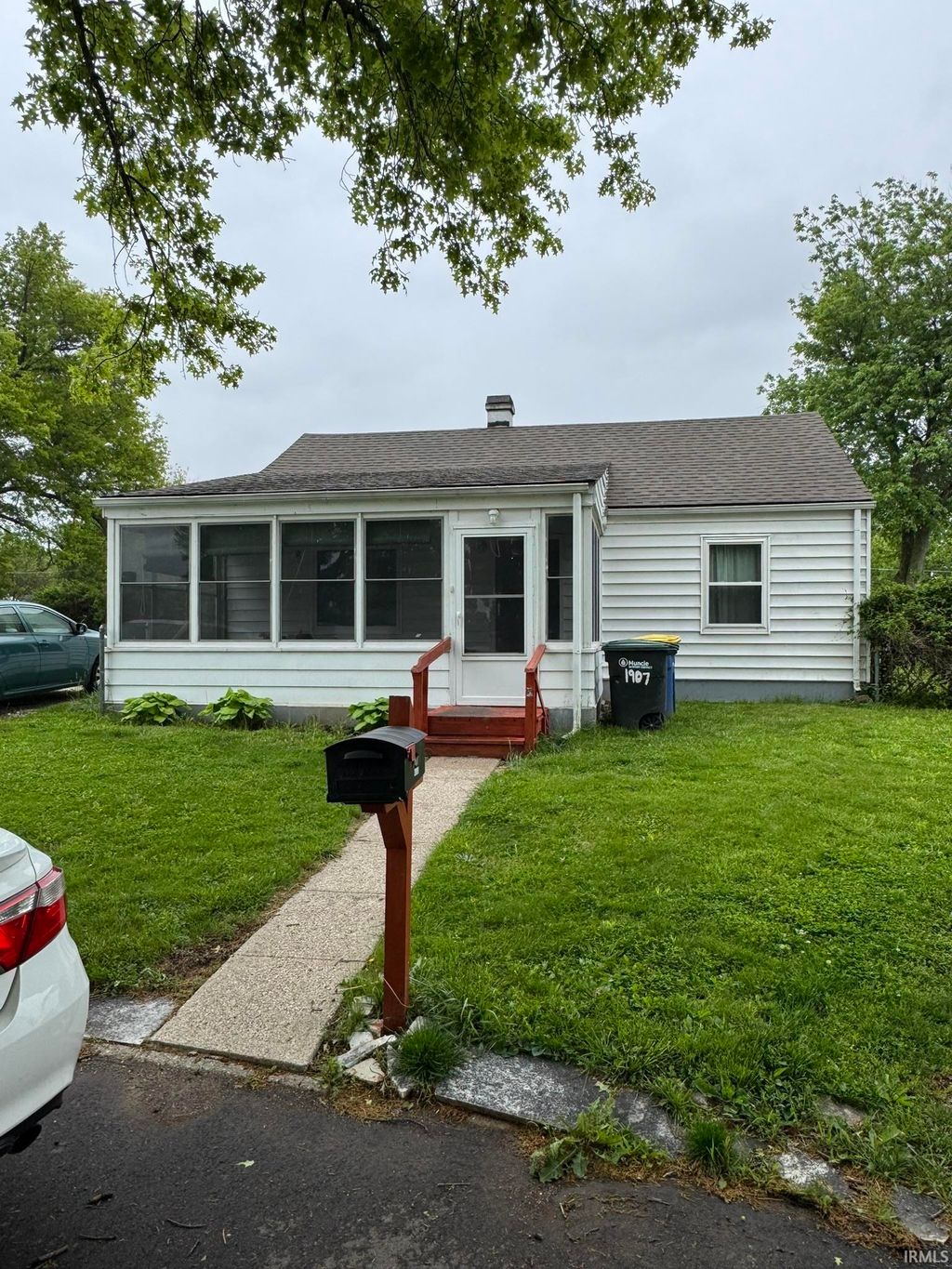 Photo of 1907 E Greenlawn Court, Muncie, IN 47302 (MLS # 202616784)
