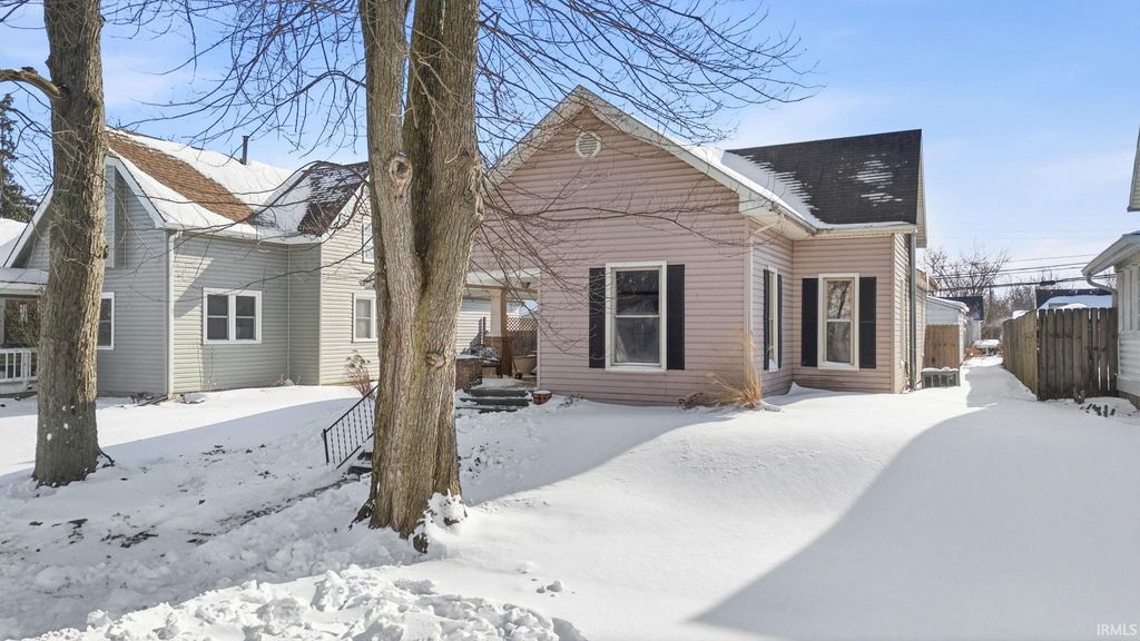 Photo of 909 S A Street, Elwood, IN 46036 (MLS # 202602802)