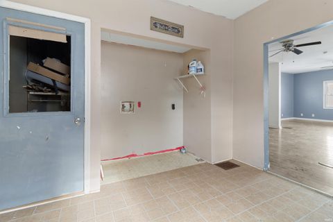 Tiny photo for 2224 S Washington Street, Marion, IN 46953 (MLS # 202549018)