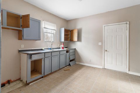 Tiny photo for 2224 S Washington Street, Marion, IN 46953 (MLS # 202549018)