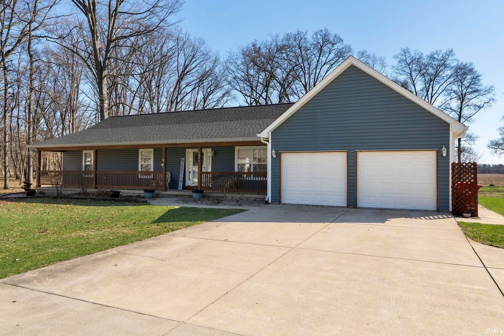 Photo of 3896 E Hiawatha Court, Monticello, IN 47960 (MLS # 202609288)
